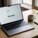 카카오톡 PC버전 로그인 화면이 켜진 노트북