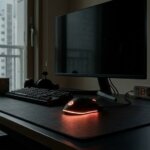 어두운 방에서 켜져 있는 마우스 LED 조명